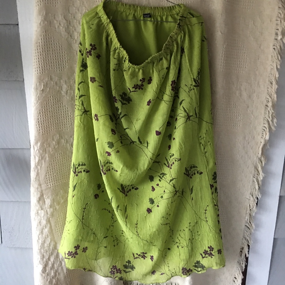 Nice Women’s Long Skirt Size 2X - Green W/ Floral